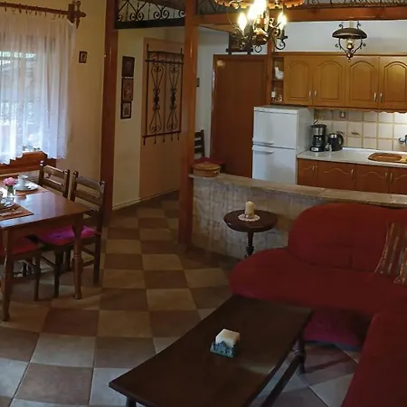 Veronika House Under Meteora Tatil Evi