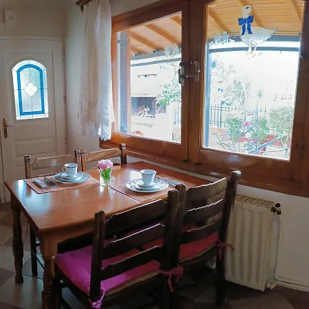 Veronika House Under Meteora * Sarakina